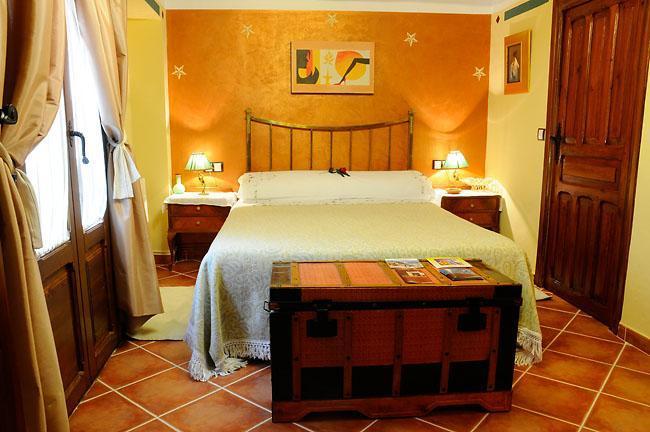 Hotel Casa De La Fuente Алькориса Номер фото